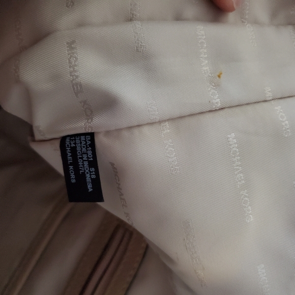 EUC MICHAEL KORS SHOULDER BAG - Picture 7 of 7